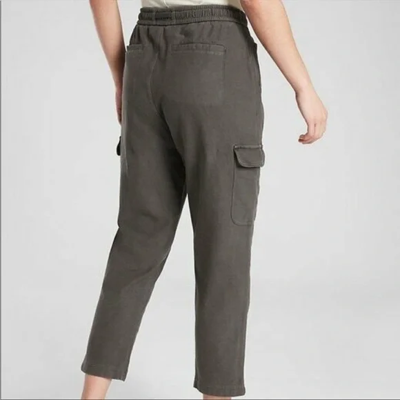 NWT Athleta Farallon Cargo Crop Sweatpants. Olive Green. Size 24 (plus size) 2X - Picture 2 of 6